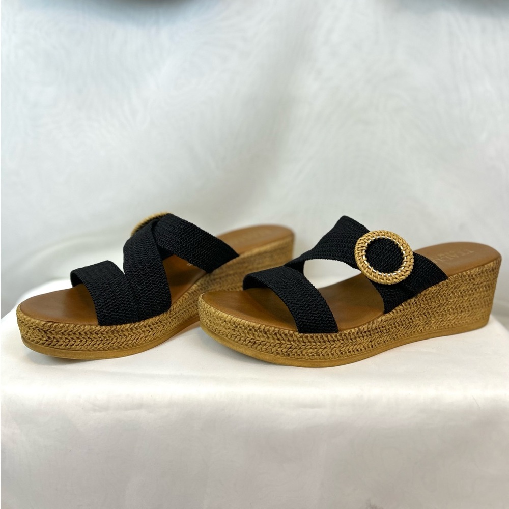 Women’s Italian Shoemakers Grania Black woven Sandals / size 11